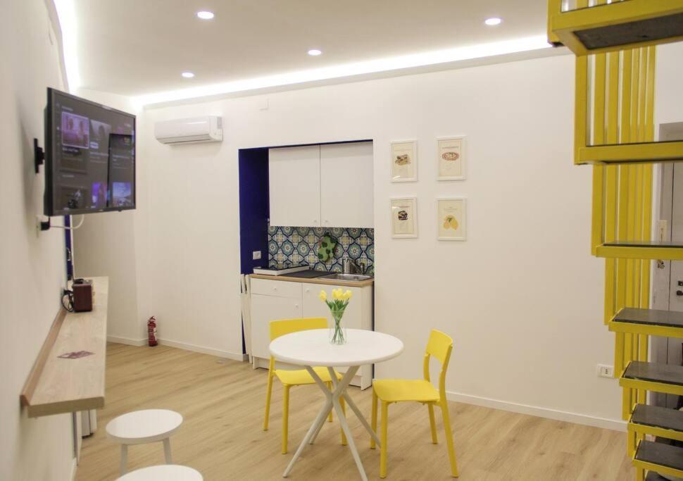 Apartment Ricomincio Da 3 - La Tua Casa Nel Cuore Di Naples